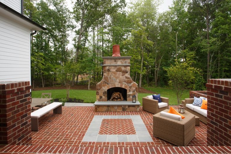 The Best Time of Year for Outdoor Living Spaces